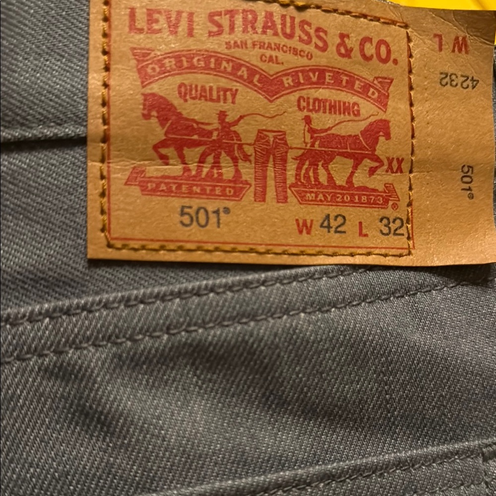 Signature by Levi Strauss Gray Straight Jeans Classic Style